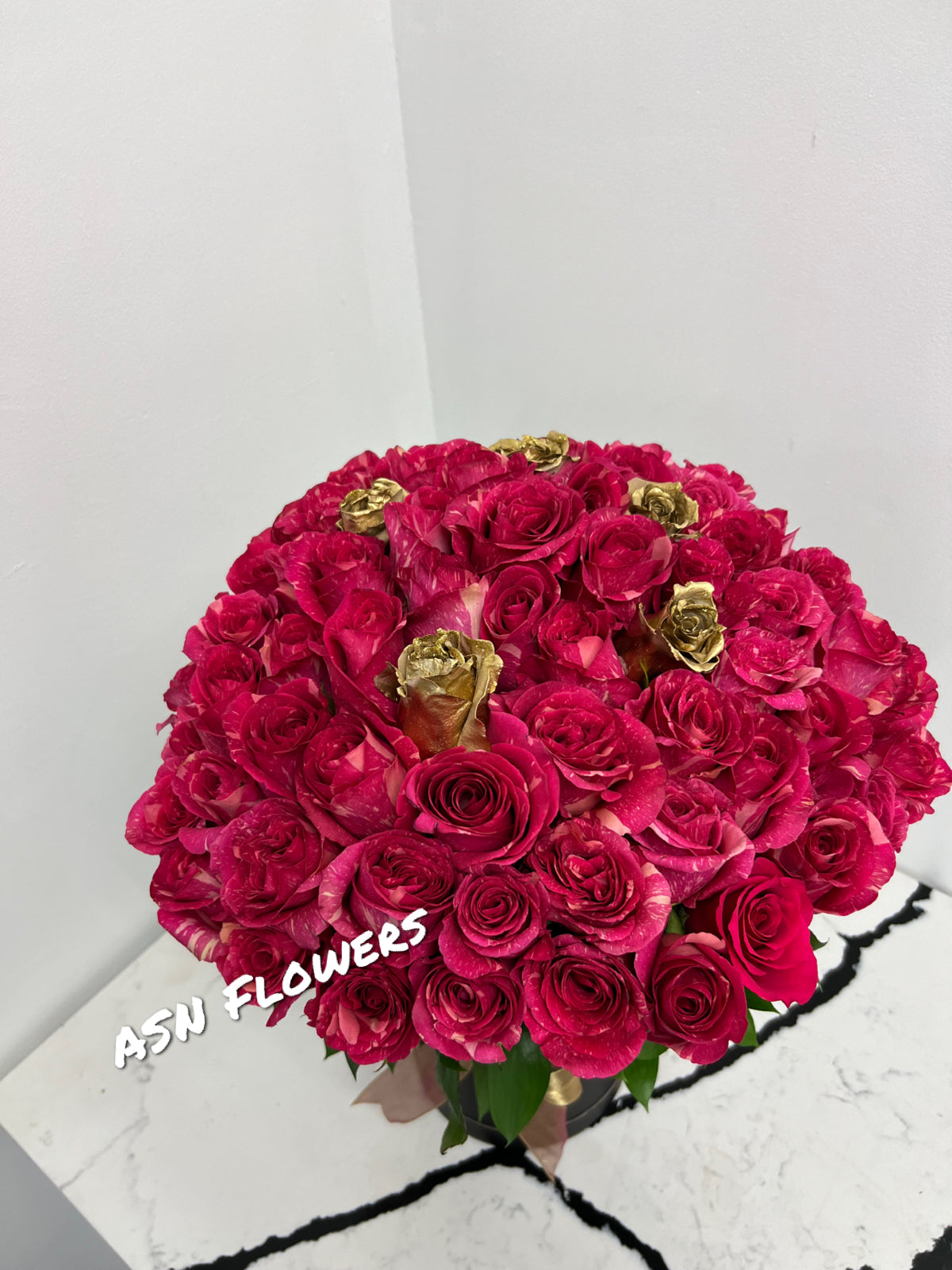 Box of 50 Hot pink Roses