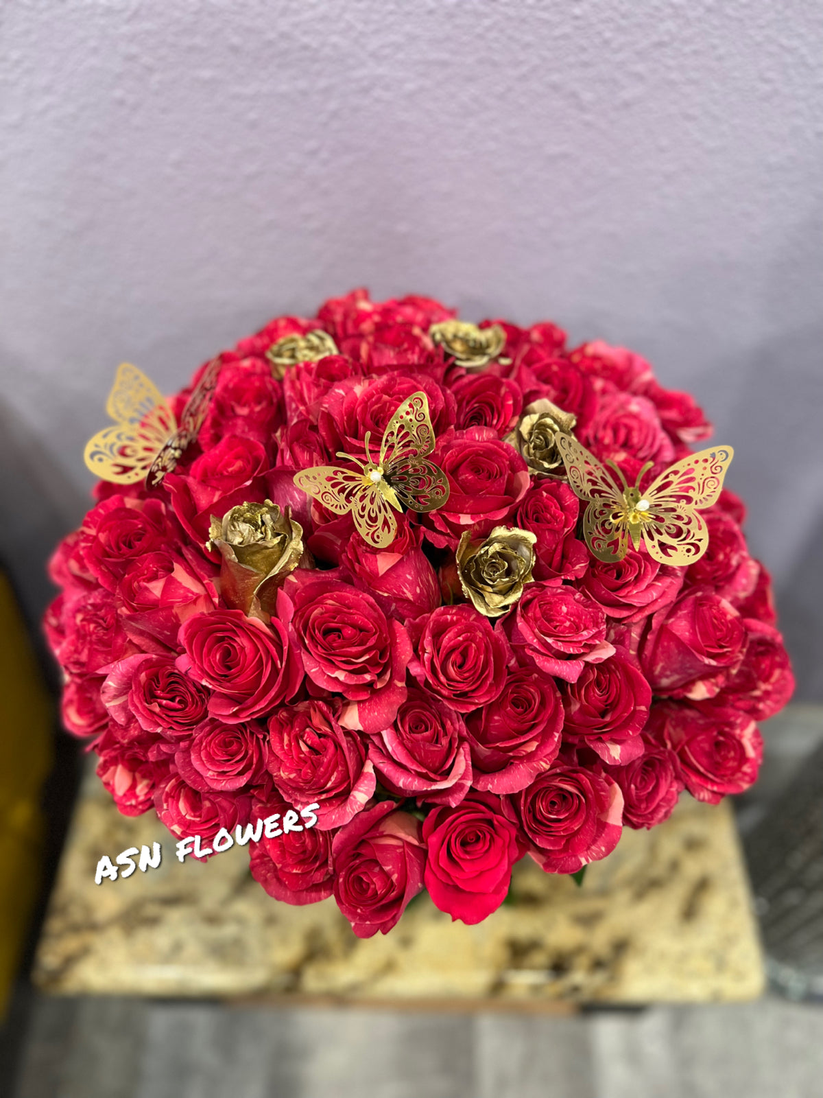 Box of 50 Hot pink Roses
