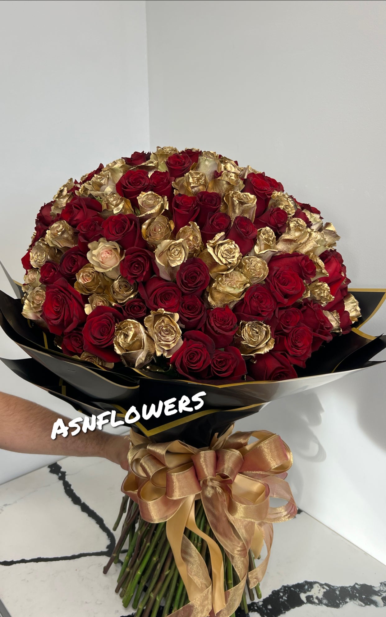 200 Hundred Red & Gold Roses