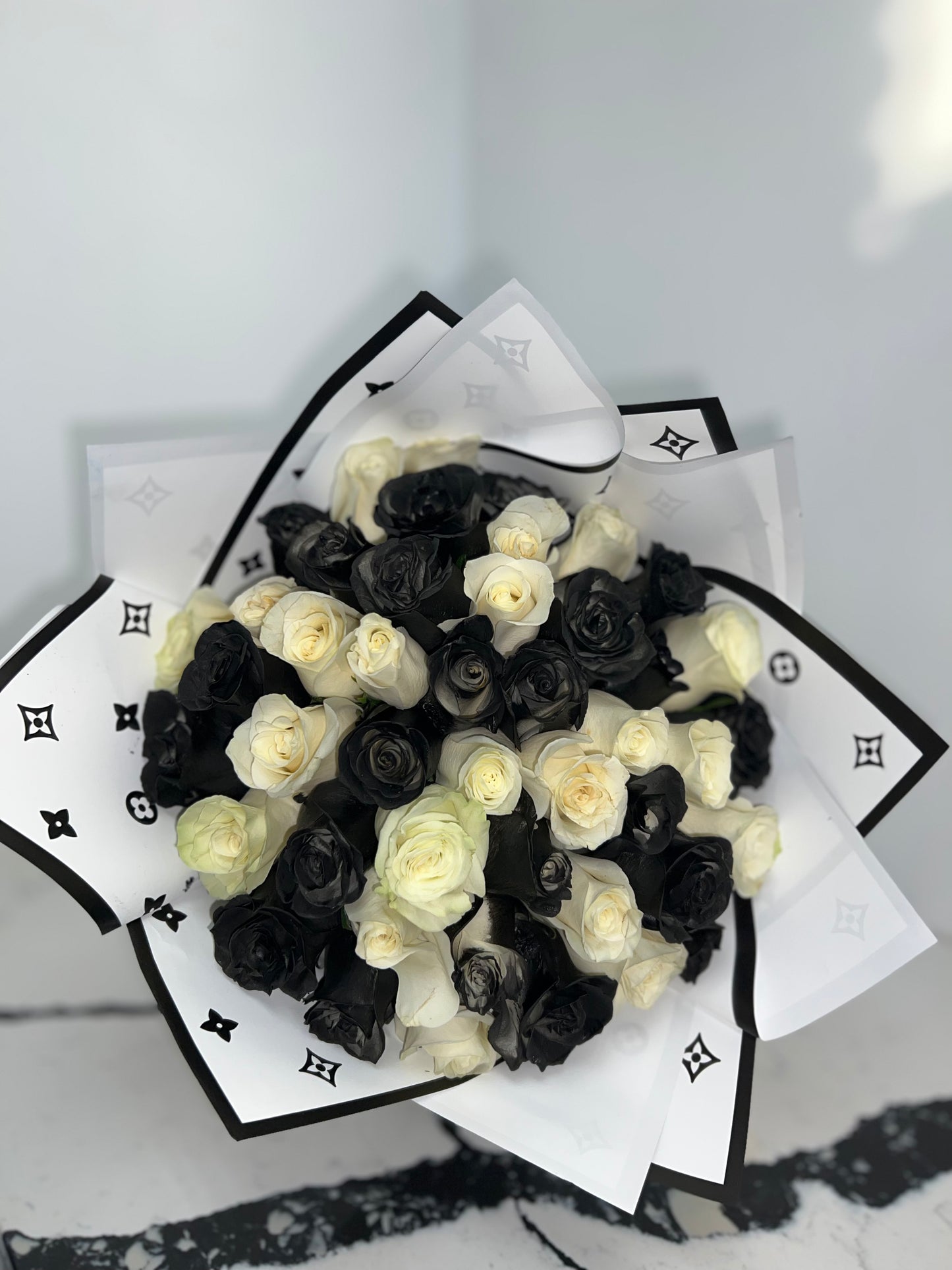 Black & White Roses Bouquet